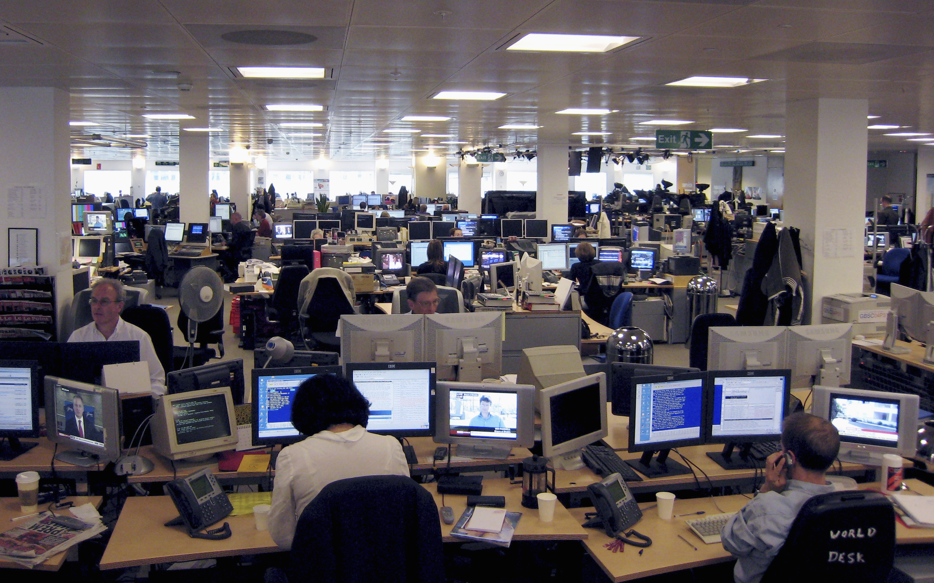 Employees work in the Reuters newsroom in London. REUTERS/Simon Newman