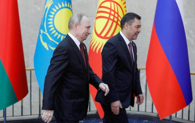 Russian president Vladimir Putin and Kyrgyz president Japarov.