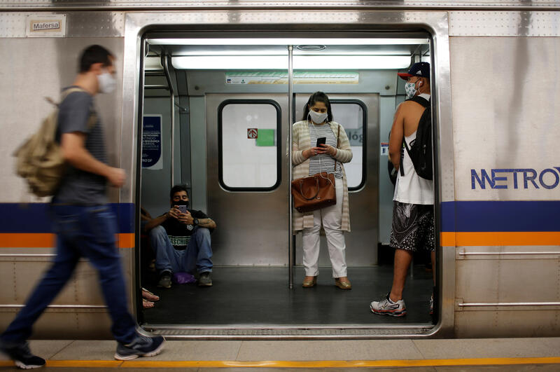 Passengers on a subway train, Brasilia, Brazil, July 2020. REUTERS/Adriano Machado