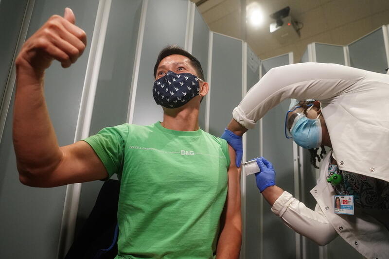 Dr. Tommy Wong gives a thumbs up as he receives one of the first vaccinations at Mt. Sinai Hospital from Pfizer-BioNTech during the coronavirus disease (COVID-19) pandemic in the Manhattan borough of New York City, New York, U.S., December 15, 2020. REUTERS/Carlo Allegri