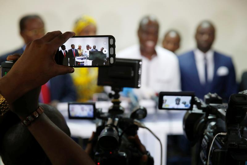 Journalist uses a phone to film as Martin Fayulu, Congolese joint opposition presidential candidate holds a news conference in Kinshasa, Democratic Republic of Congo, December 25, 2018. REUTERS/Baz Ratner