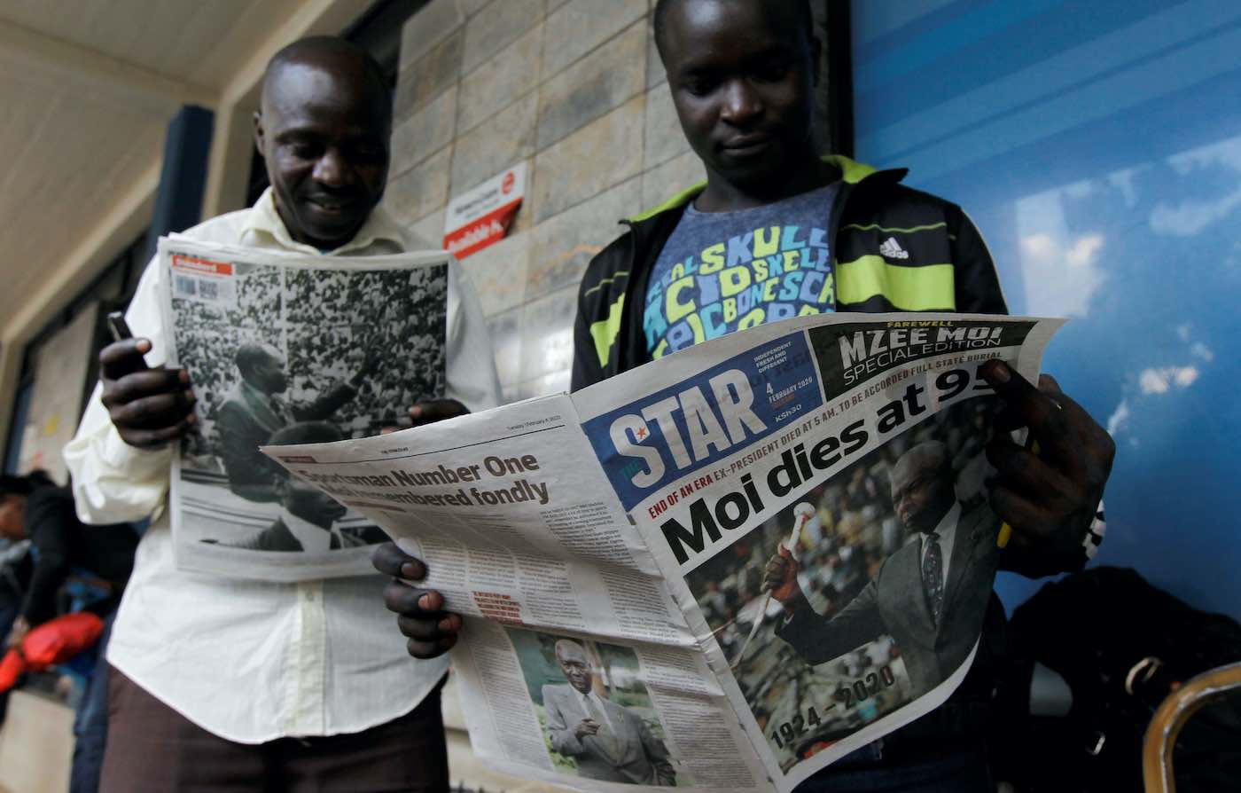 Kenyan news readers seen on Kenyatta Avenue in Nairobi. (Reuters/Monicah Mwangi)