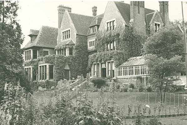 The house and garden at 13 Norham Gardens, circa 1907