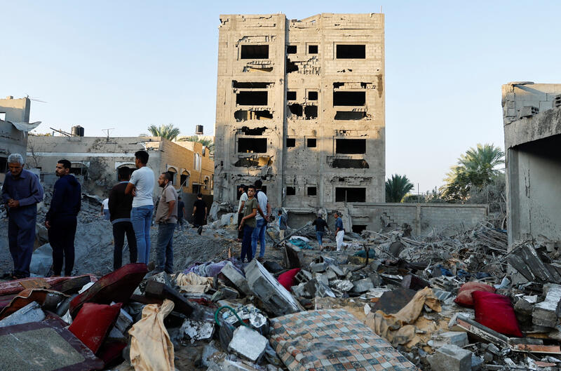 Palestinians look at the destruction of a house in the aftermath of a strike amid the conflict with Israel in Khan Younis, in the southern Gaza Strip, October 12, 2023. REUTERS/Ibraheem Abu Mustafa