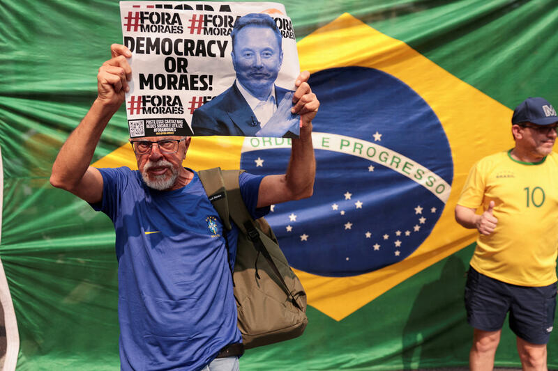 Supporters of former Brazilian president Jair Bolsonaro rally protesting against judge Alexandre de Moraes, who ordered the suspension of X, in Sao Paulo, Brazil September 7, 2024. REUTERS/Jorge Silva