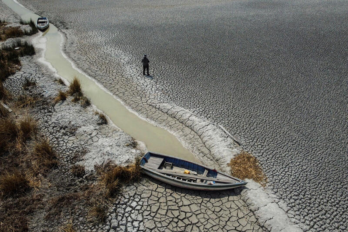 Manuel Flores walks on a dry area that shows the drop in the level of Lake Titicaca, Latin America's largest freshwater basin, as it is edging towards record low levels, on Cojata Island, Bolivia October 26, 2023. REUTERS/Claudia Morales TPX IMAGES OF THE DAY SEARCH "YEAR-END CLIMATE" FOR THIS STORY. SEARCH "REUTERS YEAR-END" FOR ALL BEST OF 2023 PACKAGES.