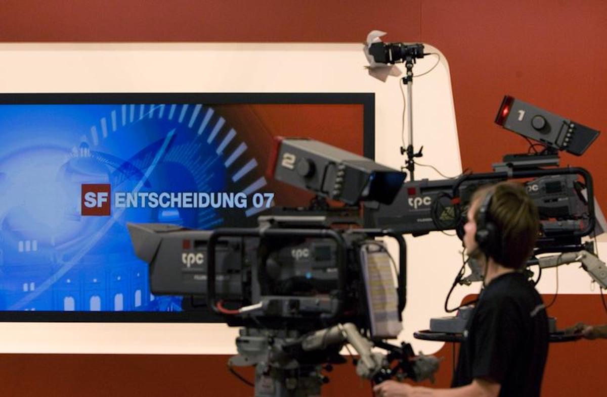 A camera man stands in the Swiss Television studio during a rehearsal prior tomorrows electoral debate in Zurich October 20, 2007. Switzerland elects a new parliament on October 21. REUTERS/Stefan Wermuth (SWITZERLAND)