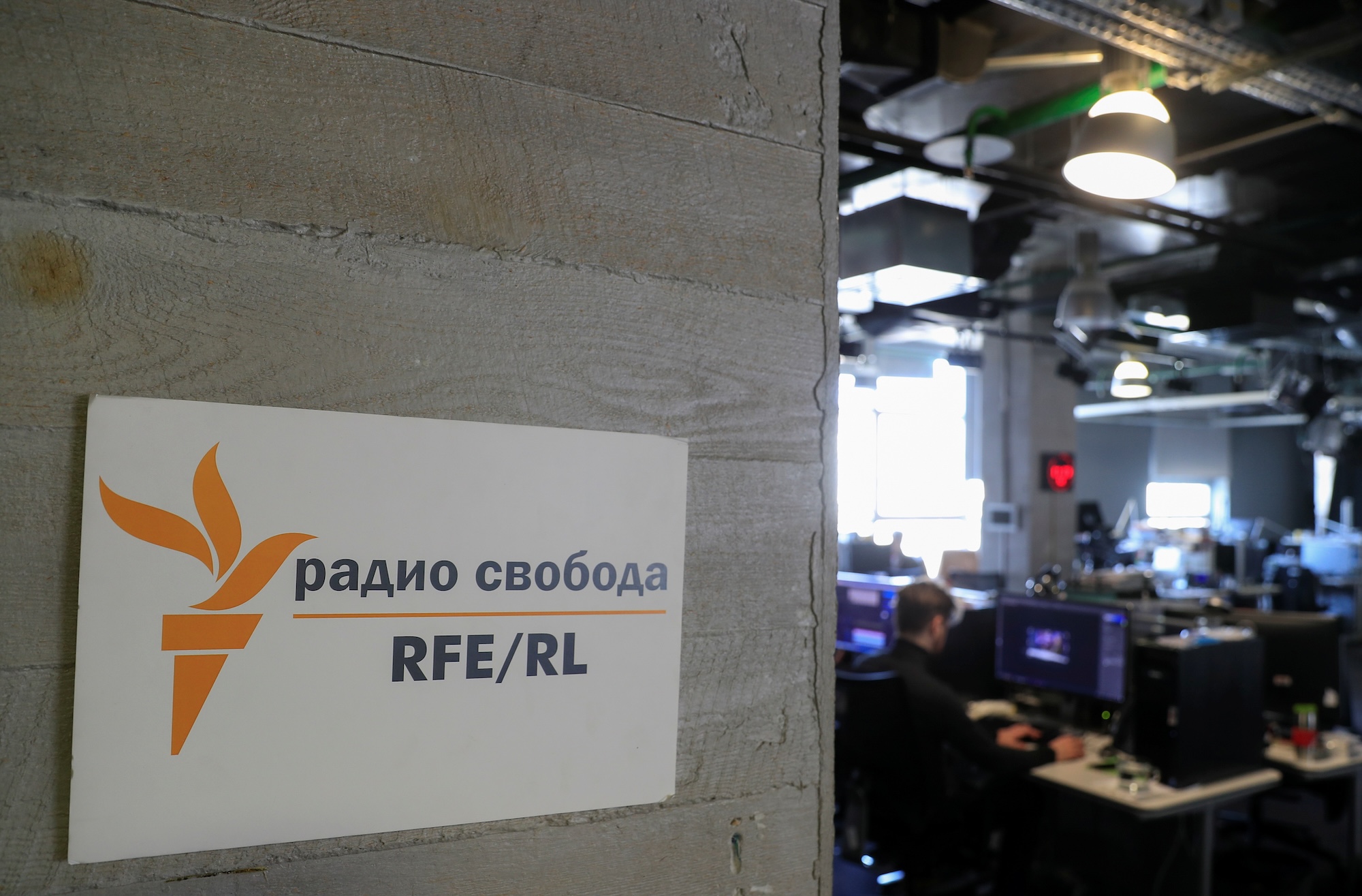 A view shows the newsroom of Radio Free Europe/Radio Liberty (RFE/RL) broadcaster in Moscow, Russia April 6, 2021. Picture taken April 6, 2021. REUTERS/Evgenia Novozhenina