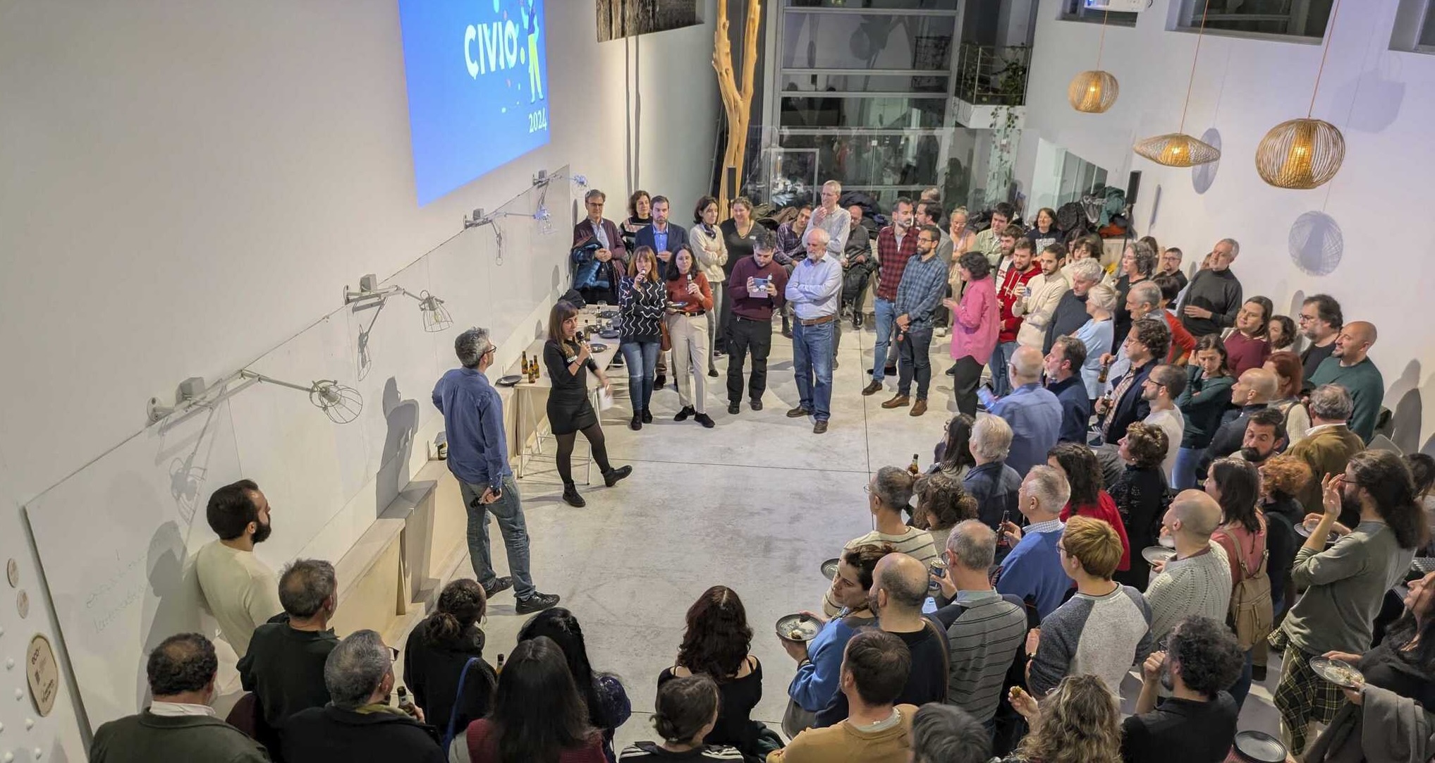 Eva Belmonte and David Cabo, co-editors of Spanish nonprofit Civio, speak at an event with members. | Courtesy of Civio
