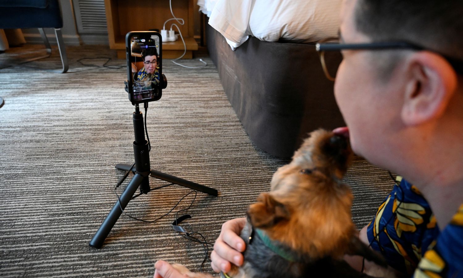 Influencer V Spehar with his dog