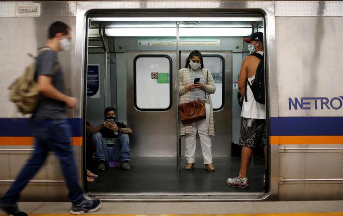 Passageiros no metrô, Brasília, Brasil, julho de 2020. REUTERS/Adriano Machado