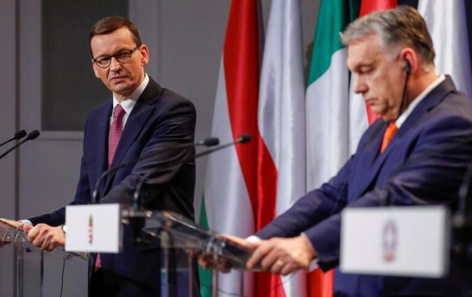 Hungary's Prime Minister Viktor Orban and Poland's Prime Minister Mateusz Morawiecki. REUTERS/Bernadett Szabo