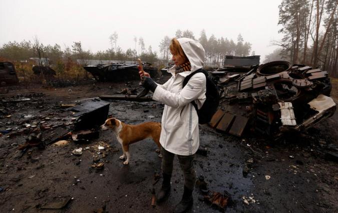 Iryna Vereshchagina, films with her mobile phone Russian destroyed tanks and armoured vehicles, amid Russia's invasion of Ukraine in Dmytrivka village, west of Kyiv, Ukraine April 1, 2022. REUTERS/Zohra Bensemra