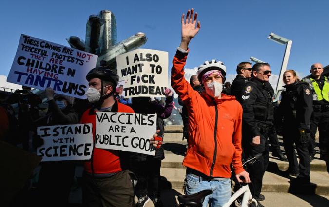 Counter-protesters disrupt a rally held by opponents of the coronavirus disease (COVID-19) vaccine and mask mandates, in downtown Vancouver, British Columbia, Canada March 19, 2022. REUTERS/Jennifer Gauthier
