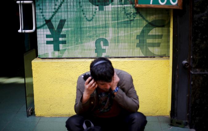 A man uses headphones outside in downtown Santiago, Chile, September 1, 2015. REUTERS/Ivan Alvarado