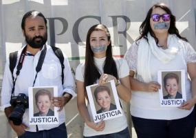 Mexican journalists protesting 