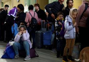 Ukrainian refugees rest at Przemysl Glowny train station after crossing the border with Poland. REUTERS/Hannah McKay 