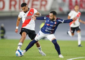 River Plate's Paulo Diaz in action with Fortaleza's Moises during a Copa Libertadores match. REUTERS/Agustin Marcarian