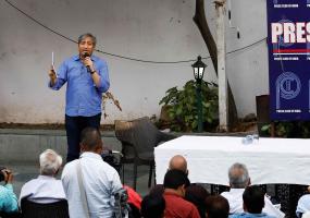 Ravish Kumar, journalist and senior executive editor at NDTV, addresses a group of journalists at the Press Club of India in New Delhi, India, April 3, 2018. REUTERS/Saumya Khandelwal
